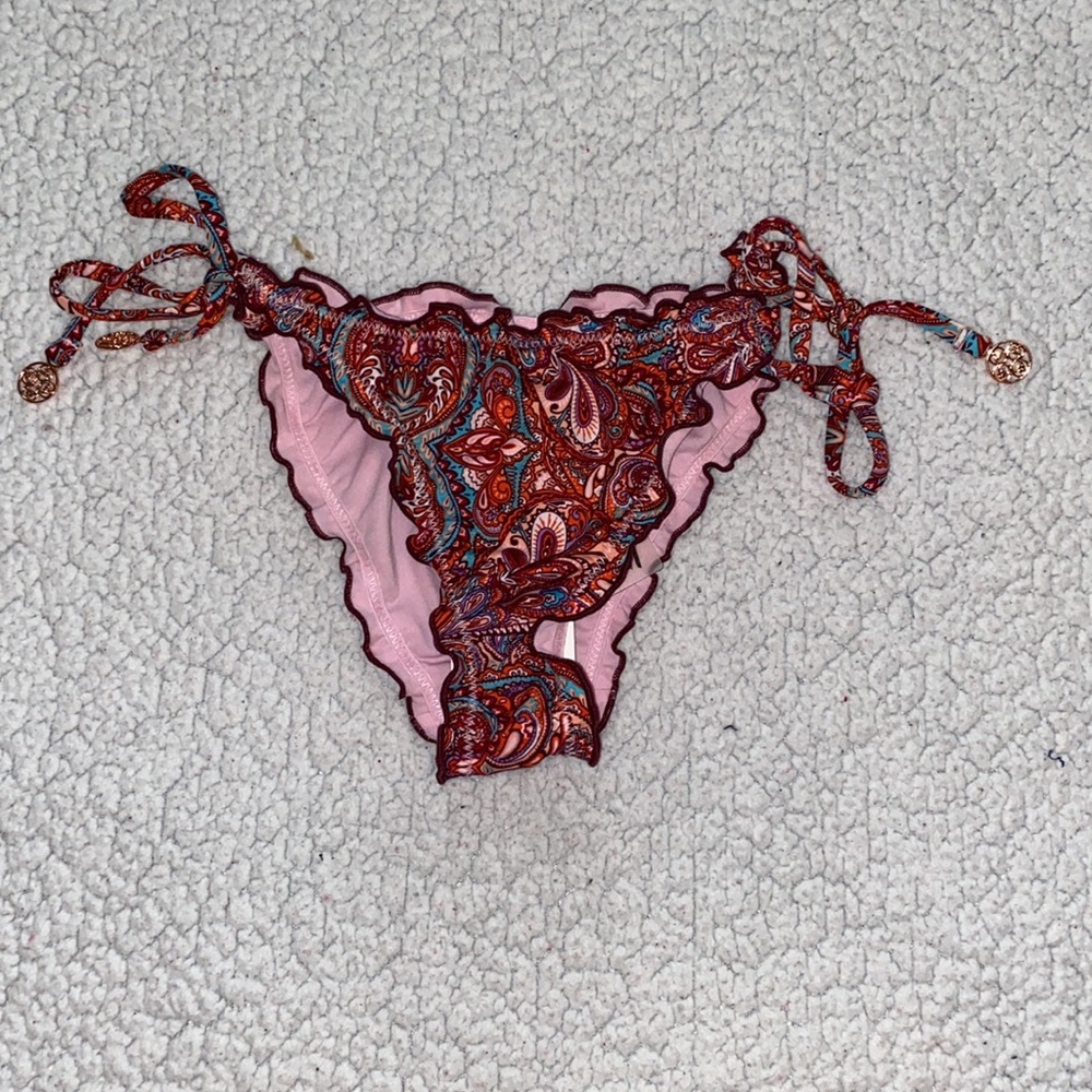 Bikini - Picture 7 of 10